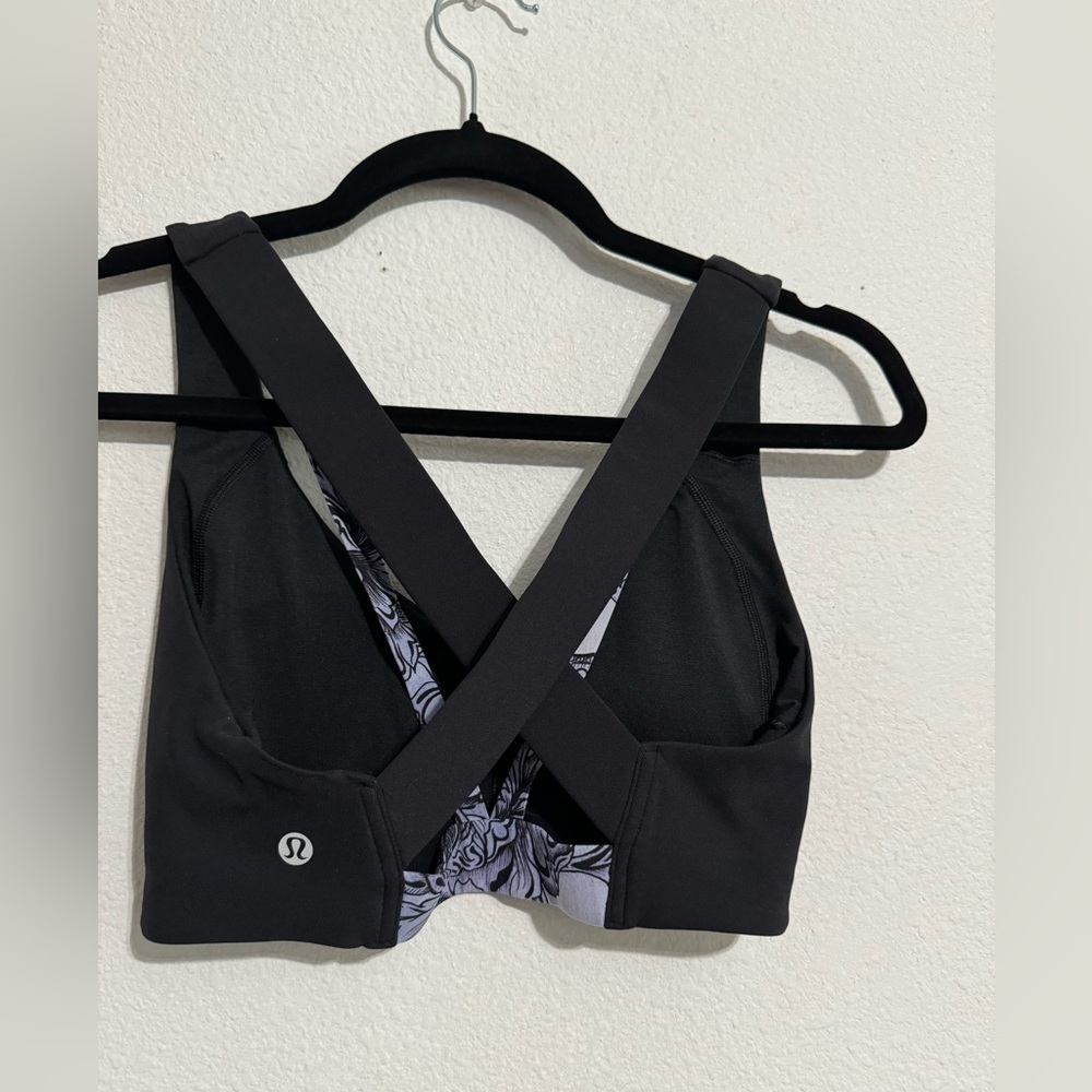 Lululemon sport bra Size 4 - Picture 4 of 6
